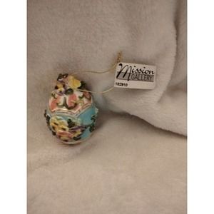 Porcelain/ceramic floral egg ornament 3.75"